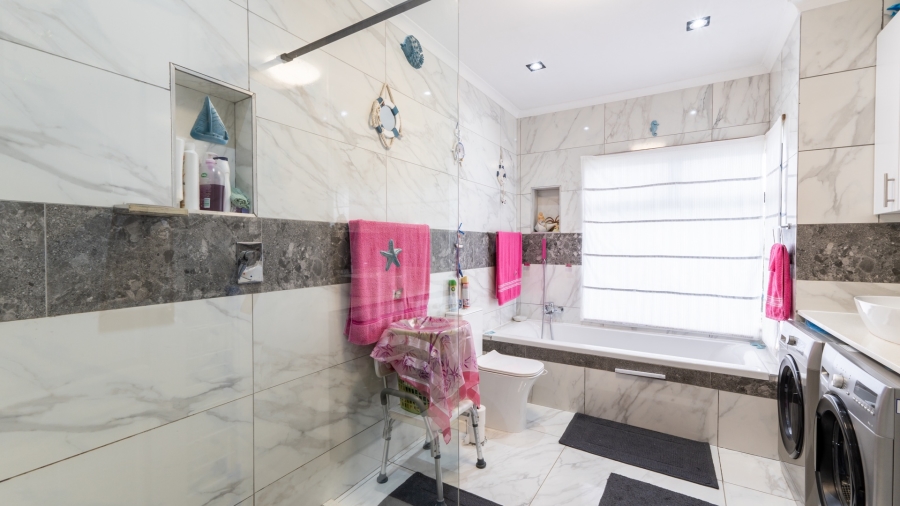 3 Bedroom Property for Sale in Le Grand Golf Estate Western Cape